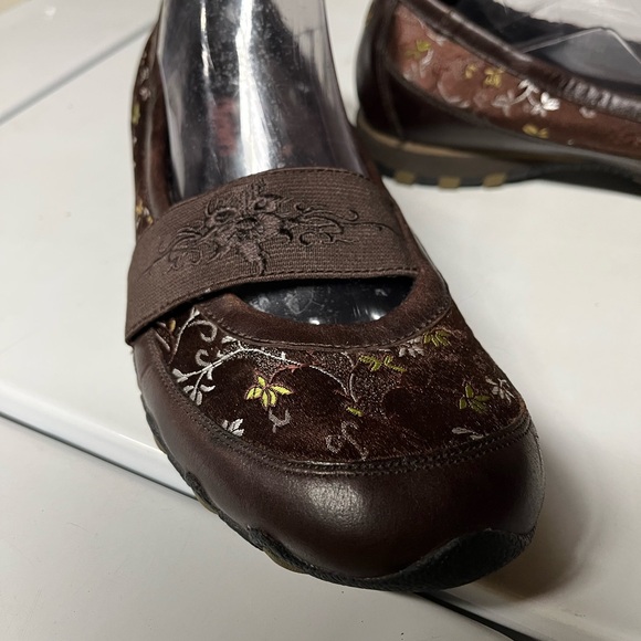 Skechers Brown leather Embroidered Mary Jane sneakers - Picture 3 of 8